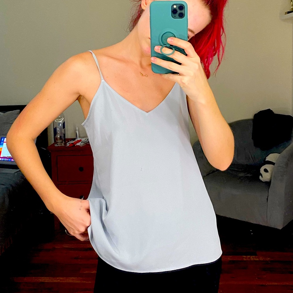 uniqlo v neck summer top